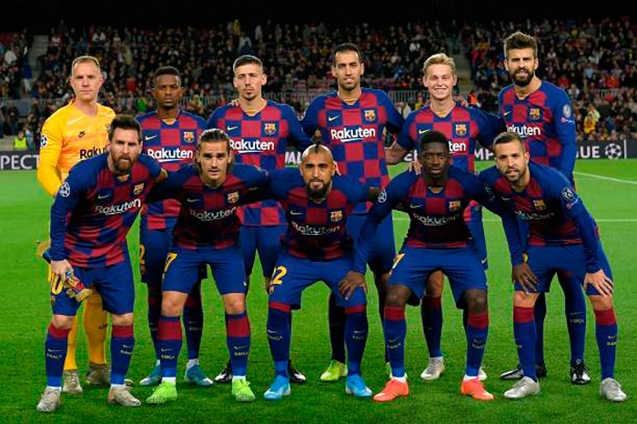 Đội hình Barcelona với nhiều ngôi sao bóng đá nổi tiếng