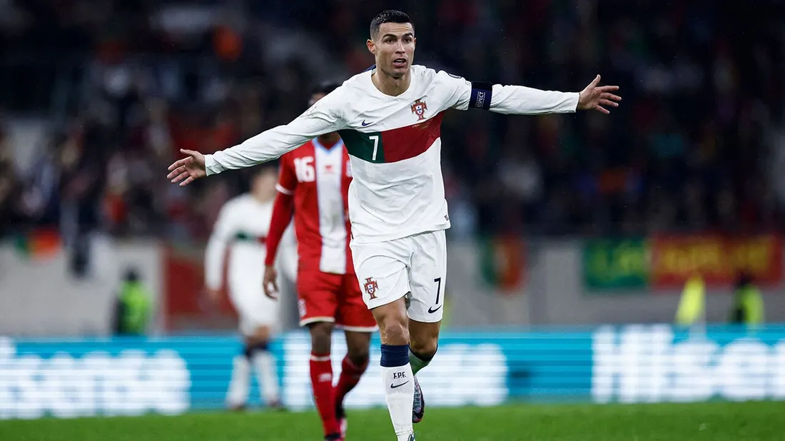 Ronaldo được biết đến với số áo 7 huyền thoại